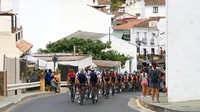 Peloton memulai tahapan pendakian di 19 km terakhir sebelum finish. Gradien rata-rata 6,3 persen dan menyita stamina pebalap.