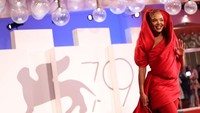 Tessa Thompson menghadiri pemutaran film Bardo di Festival Film Internasional Venice. (Foto: WireImage/Stefania DAlessandro)
