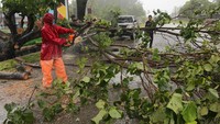 Tingginya intensitas hujan menyebabkan empat sungai di kawasan itu meluap dan merendam puluhan rumah warga serta ratusan hektare lahan pertanian/perkebunan dengan ketinggian air 30 cm sampai 100 cm di Kecamatan Arongan Lam Balek, Woyla Barat, Bubon, Kaway XVI, Meureubo, Samatiga dan Kecamatan Johan Pahlawan.