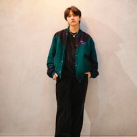 Dilihat dari gaya berbusananya, Ari tampaknya mengadopsi gaya para boyband Korea tersebut. Jaket dan celana oversize menjadi gaya fashion yang kerap Ari pakai. Foto: dok. Instagram/@ariirhamm