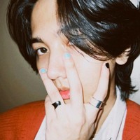 Di foto close up ini, Ari Irham banyak mendapatkan komentar dari para wanita yang menyebutnya sebagai Renjun dari Indonesia. YAALLAHH RENJUN INDO INIMAHH,” komentar netizen. “Renjun NCT Dream,” komentar lainnya. Foto: dok. Instagram/@ariirhamm