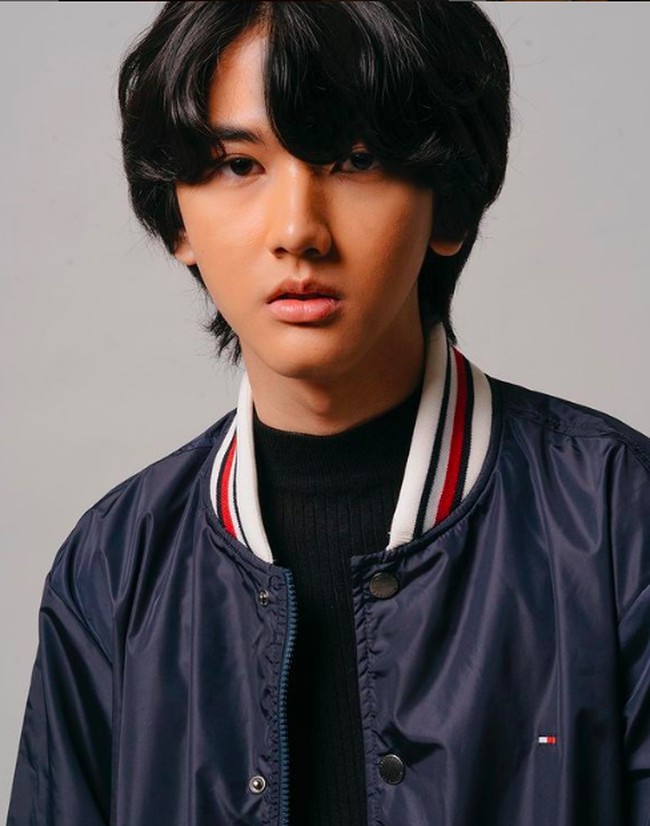 Ari kemudian menekuni dunia akting dan telah membintangi sejumlah film di antaranya Generasi 90an: Melankolia, Kau dan Dia. Di film Mencuri Raden Saleh, Ari Irham berperan sebagai Tuk Tuk Driver. Foto: dok. Instagram/@ariirhamm