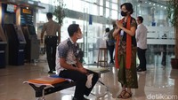 Sebagai informasi, BCA melayani sekitar 31 juta rekening nasabah dan memproses sekitar 62 juta transaksi setiap harinya, didukung oleh 1.242 kantor cabang, 18.065 ATM, serta layanan internet & mobile banking dan contact center Halo BCA yang dapat diakses 24 jam.  