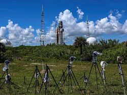Wujud Roket Baru NASA yang Besok Meluncur ke Bulan