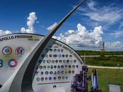 Wujud Roket Baru NASA yang Besok Meluncur ke Bulan