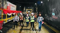 Usai kunjungan singkat itu, Presiden bersama rombongan melanjutkan perjalanan menuju Grasberg Block Cave (GBC) underground. Di lokasi ini Jokowi melihat langsung pertambangan bawah tanah.