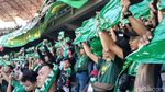 Hijau Putih Koreo Bonek Saat Dukung Persebaya