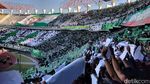Hijau Putih Koreo Bonek Saat Dukung Persebaya
