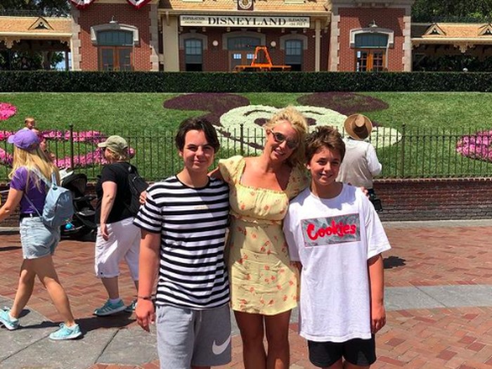 Britney Spears bersama dua anaknya Preston dan Jayden