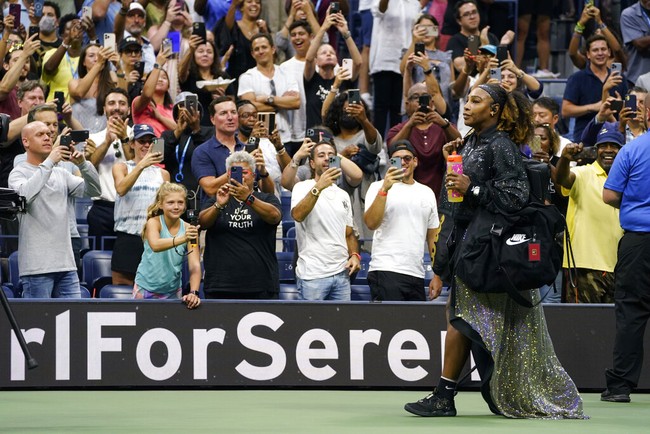 US Open 2022 menjadi ajang Grand Slam terakhir bagi Serena Williams sebelum pensiun sebagai petenis profesional. Maka untuk momen ini, ia pun juga sudah menyiapkan penampilan yang spesial. (Foto: AP/John Minchillo)