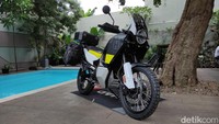 Norden 901 baru akan diserahkan ke 10 pembeli di Indonesia pada Desember 2022. Sayangnya, pihak 2Wheelies tak bisa menyebutkan harganya secara detail. Namun, yang jelas berada di kisaran Rp 500 jutaan, off the road. Foto: Septian Farhan Nurhuda/detikOto