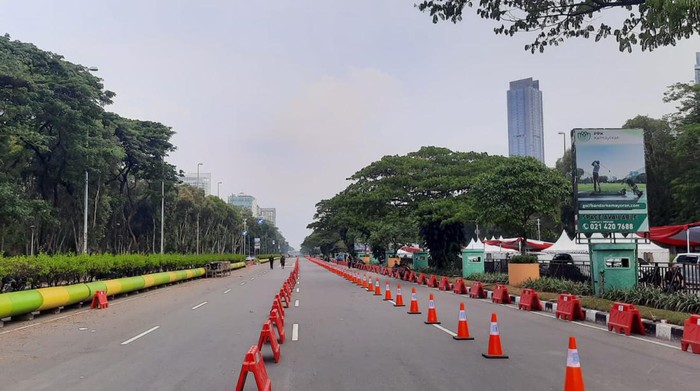 Jalur cepat Jalan Benyamin Sueb, Kemayoran, Jakpus, mulai ditutup pada Jumat (2/9/2022) sore untuk persiapan street race