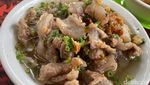 Bakso Enak di Kuburan TPU Duri Kepa Viral, Seporsi Mulai Rp 15 Ribu!