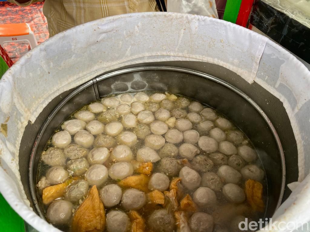 Dijajakan Di Kaki Lima Kenikmatan Bakso Gerobakan Justru Lebih Dicari