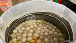 Bakso Enak di Kuburan TPU Duri Kepa Viral, Seporsi Mulai Rp 15 Ribu!