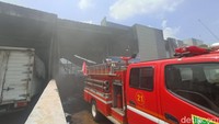 Salah seorang petugas pemadam kebakaran di lokasi, Arif Friyanto mengatakan hingga kini proses pemadaman masih berlangsung. Sebanyak 7 unit masih disiagakan untuk memadamkan api.