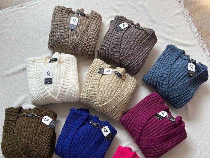 Koleksi bahan rajut dari Gonegani. Koleksi bahan rajut dari Gonegani.