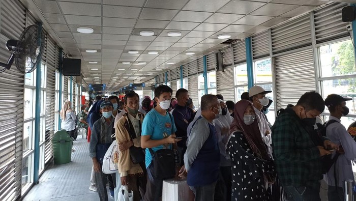 Kondisi di Halte TransJ Harmoni usai kedai kopi dibongkar (Tiara-detikcom) Kondisi di Halte TransJ Harmoni usai kedai kopi dibongkar (Tiara-detikcom)