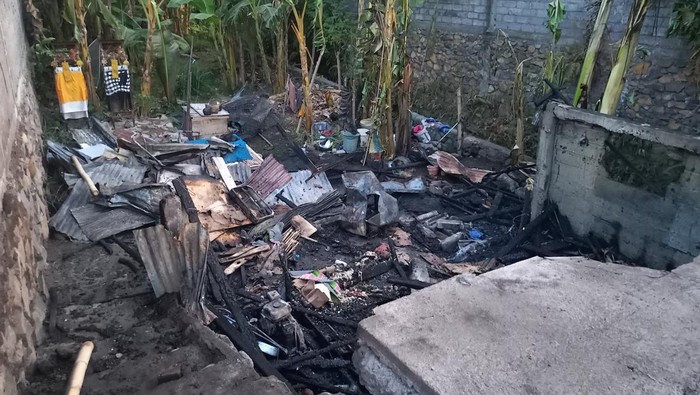Kondisi rumah di Jalan Seririt-Gilimanuk, yang terbakar pada Sabtu (2/9/2022) sekitar pukul 15.00 Wita.