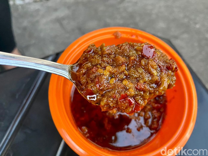 Laris Manis! Nasi Bebek Bumbu Hitam Khas Madura di Depan GOR Bulungan Laris Manis! Nasi Bebek Bumbu Hitam Khas Madura di Depan GOR Bulungan