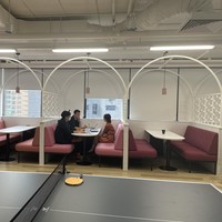 Di sana juga ada tempat bermain, seperti meja pingpong ini.Foto: Rahmi Anjani/Wolipop