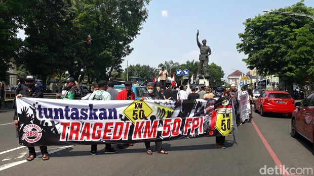 Massa demo tuntut Ferdy Sambo dihukum mati di Solo, Jumat (2/9/2022).
