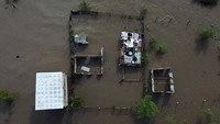 Pemandangan dari udara memperlihatkan Kota Sabinas, Meksiko yang mengalami musibah banjir, Kamis (1/9/2022). Kawasan ini dekat dengan perbatasan Texas, AS. Sabinas terletak 1.139km sebelah utara Ibu Kota Mexico City.