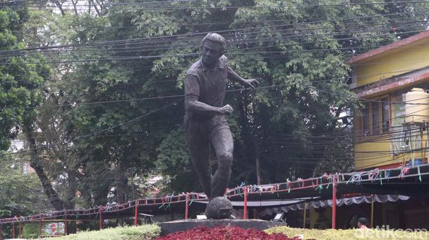 Monumen Sepak Bola di Kota Bandung.