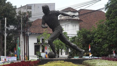 Patung Persib yang Diselimuti Misteri