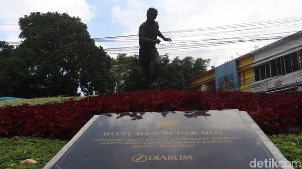 Monumen Sepak Bola di Kota Bandung.