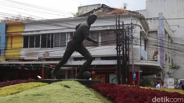 Monumen Sepak Bola di Kota Bandung.