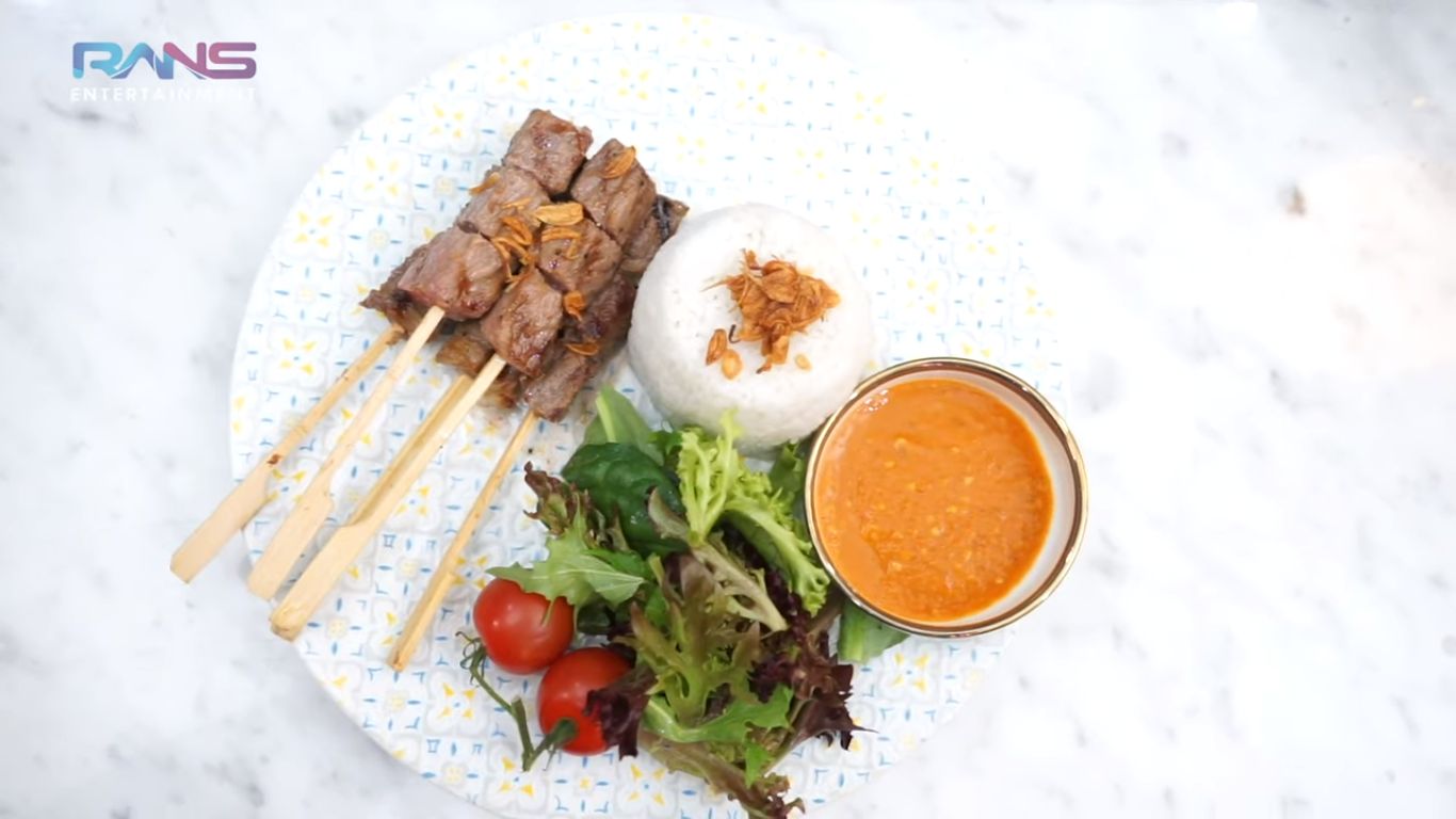 Nagita Slavina masak nasi gila wagyu