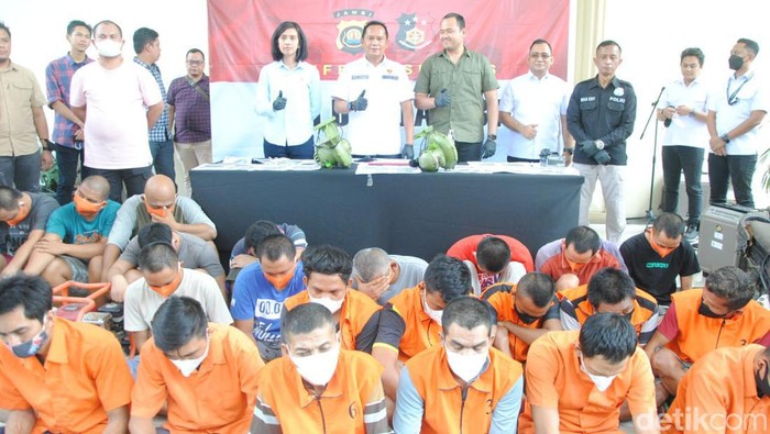 Para penyeleweng BBM Subsidi dan penambang minyak ilegal ditangkap Polda Jambi.
