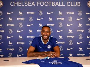 Aubameyang Belum Punya Topeng, Debutnya di Chelsea Tertunda