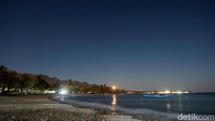 Potret Sunyi Wini NTT Saat Malam Hari Wini merupakan kota kecil di perbatasan Indonesia-Timor Leste. Tidak seperti kota-kota besar, malam hari di Wini terasa sunyi.