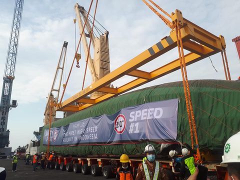 Rangkaian Kereta Cepat tiba di Jakarta