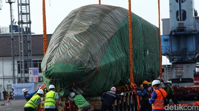Momen Rangkaian Kereta Cepat Tiba di Tanjung Priok, Ini Buktinya