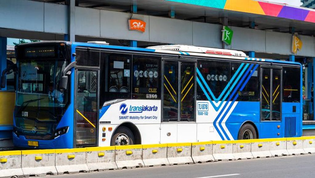 Viral 2 Bus TransJ Hampir Adu Banteng di Busway, Ini Faktanya