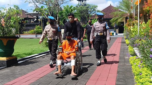 Rizki Sahputra, pelaku perampokan toko Alfamart Teuku Umar Denpasar saat dirilis di Polresta Denpasar, Jumat (2/9/2022).