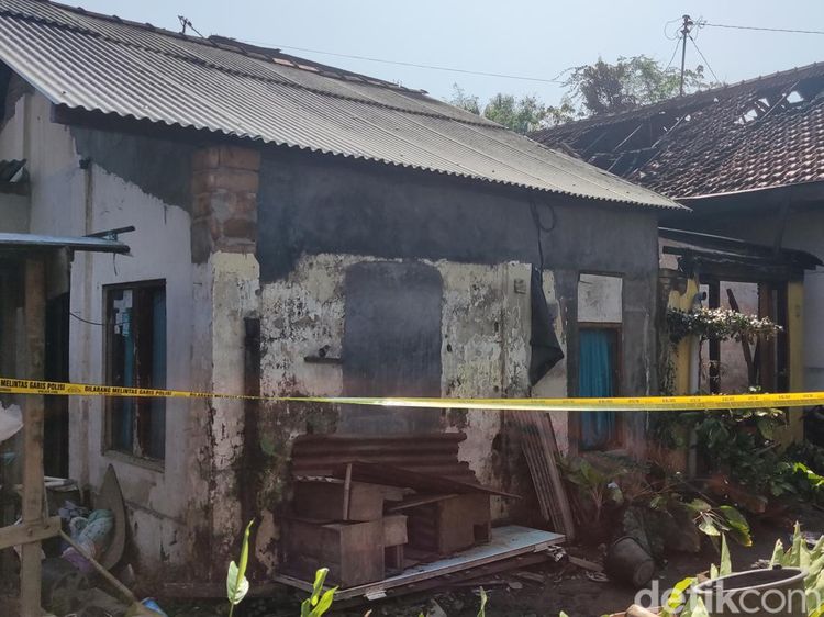 Potret TKP Kebakaran Rumah yang Tewaskan 3 Orang di Depok Sleman