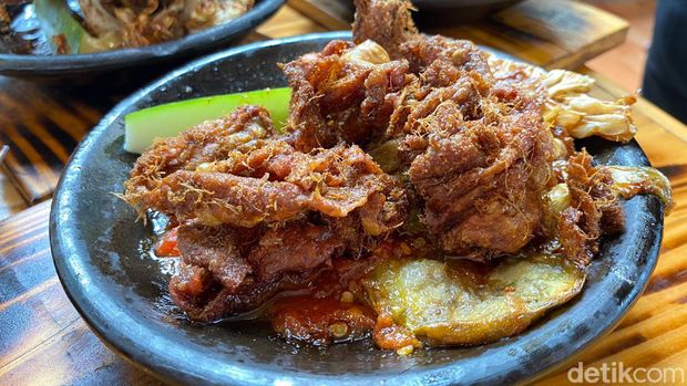 Sambal Bakar Indonesia: Huaah! Sengatan Pedas Sambal Barra Racikan TikToker yang Viral