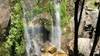 Sambo Creek juga punya air terjun yang cantik. Foto: TripAdvisor
