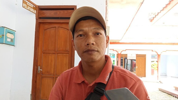 Samsul, Kepala Dusun Pasirharjo, Talun, Blitar