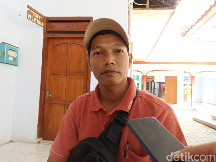 Samsul, Kepala Dusun Pasirharjo, Talun, Blitar