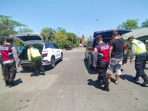 Polisi Periksa Ketat Mobil Penumpang-Barang Masuk Bali Jelang KTT G20