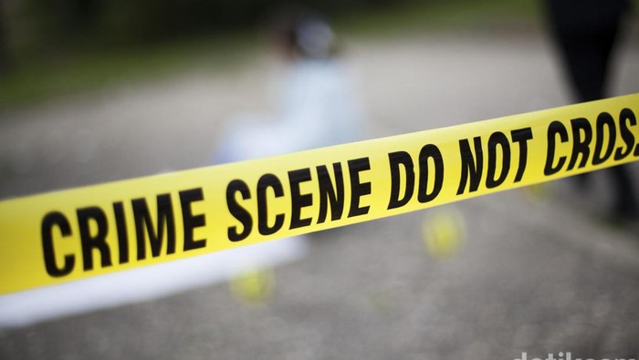 Suami bakar istri di Depok secara hidup-hidup. Peristiwa itu terjadi di Duren Seribu, Bojongsari, Depok, Jawa Barat pada Minggu (28/8) malam hari.