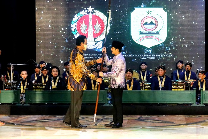 Sultan Hamengkubuwono X Hadiahkan Pusaka Untuk Trenggalek