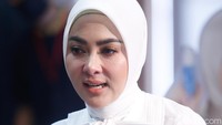 Syahrini juga lebih banyak mennghabiskan waktu sebagai ibu rumah tangga dan menemani Reino Barack jalan-jalan ke luar negeri. Foto: Noel/detikHOT