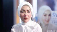 Bantah pensiun jadi artis, Syahrini mengatakan belum mendapat izin dari Reino Barack untuk kembali mengambil job nyanyi. Foto: Noel/detikHOT