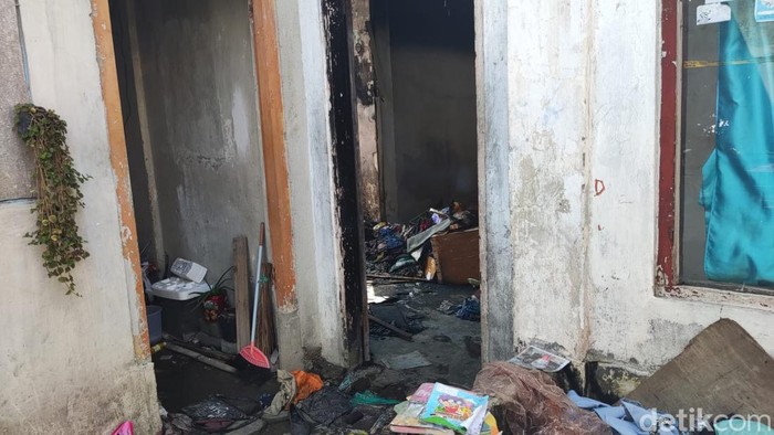 TKP kebakaran yang tewaskan 3 orang di Depok, Sleman, Jumat (2/9/2022).